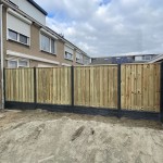 Semi-luxe hout-beton schutting - Naaldhout